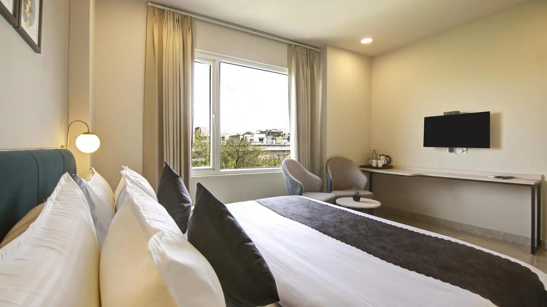 Saltstayz Select - Golf Course Road Gurgaon 4*,  India
