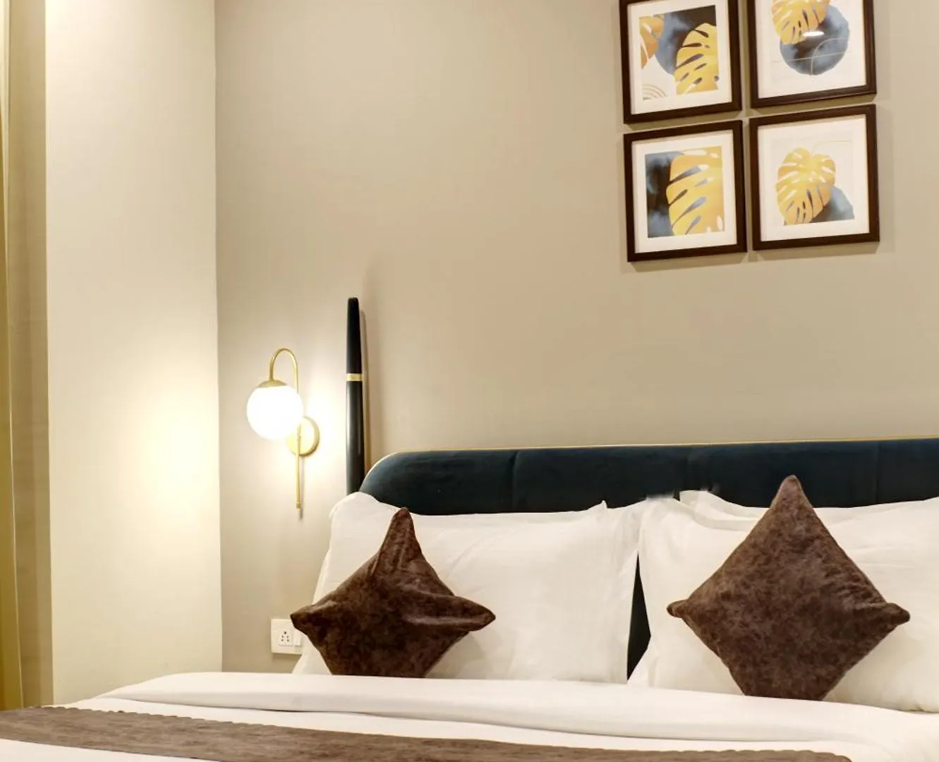 Saltstayz Select - Golf Course Road Gurgaon India