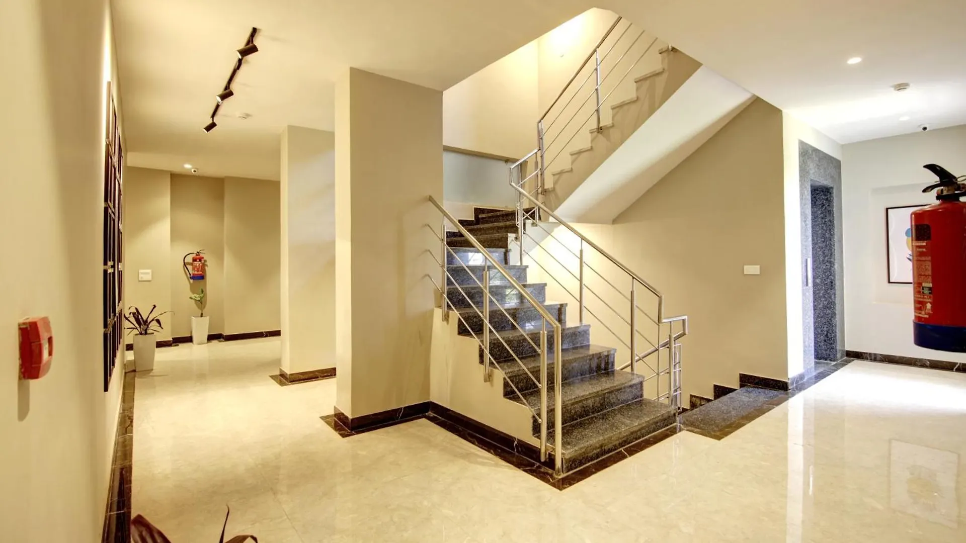 Saltstayz Select - Golf Course Road Gurgaon Hotel