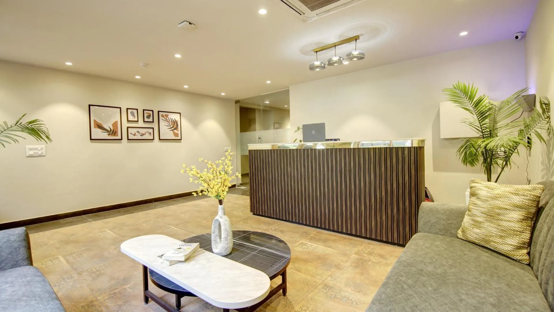 Saltstayz Select - Golf Course Road Gurgaon India