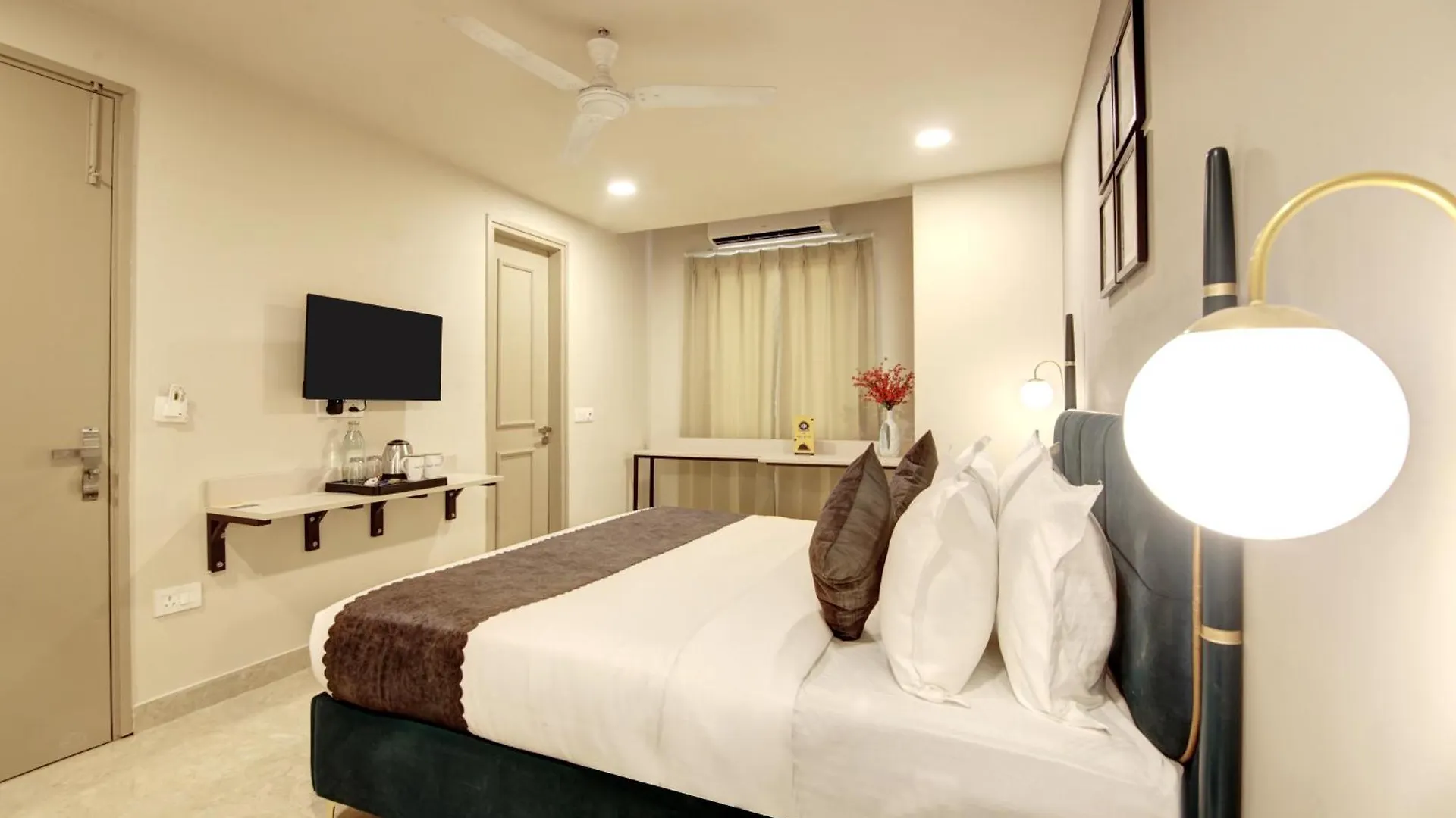 **** Hotel Saltstayz Select - Golf Course Road Gurgaon India